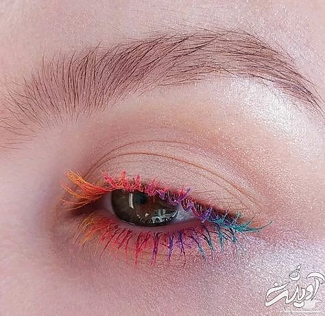 آرایش با ریمل رنگی